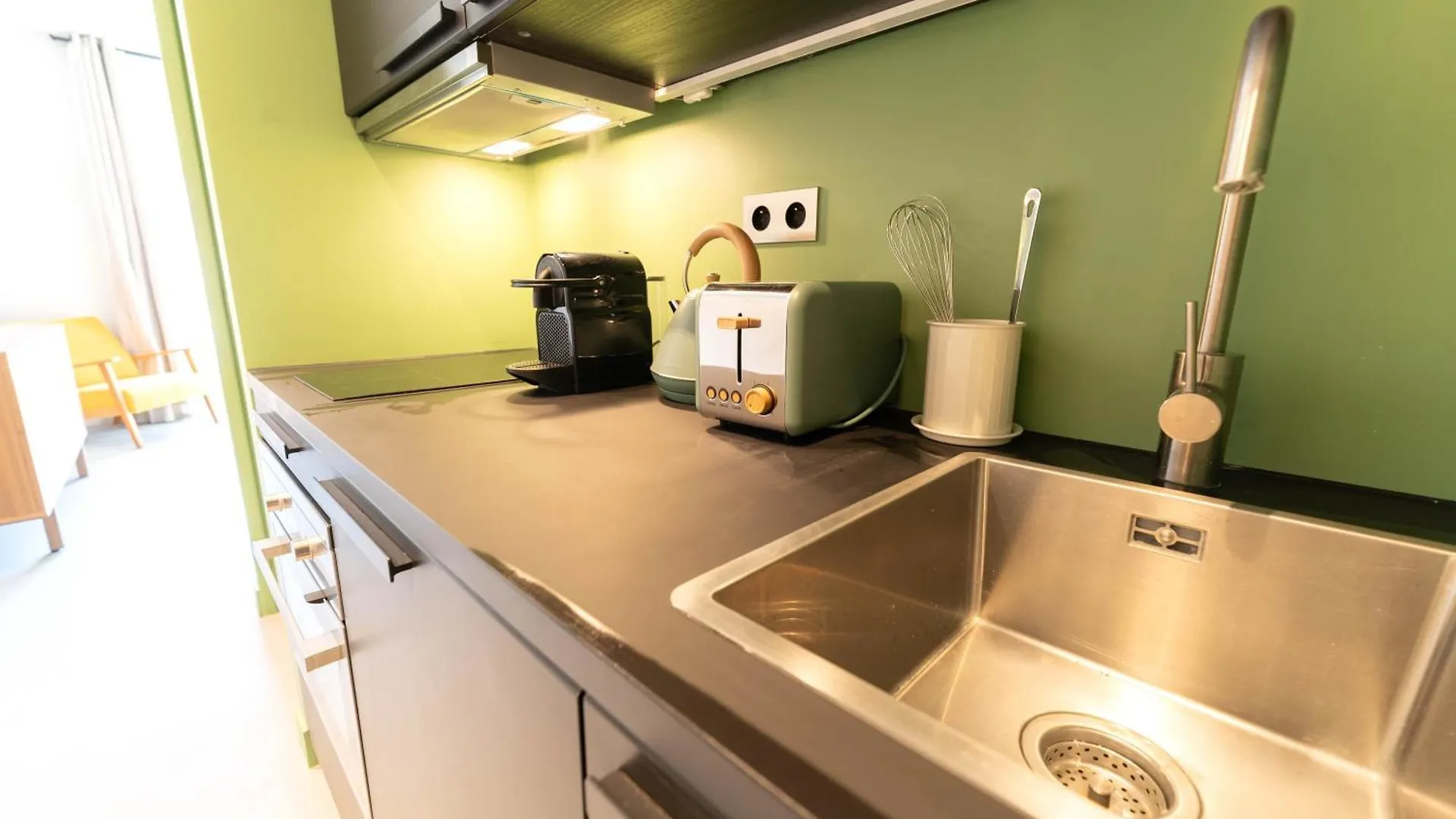 Old Town Diamond, Adorable Sunny Apartment With Ac Nice