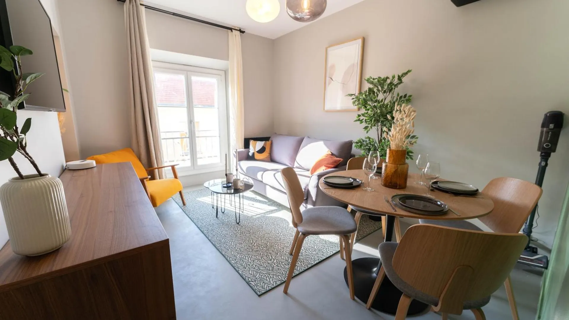 Old Town Diamond, Adorable Sunny Apartment With Ac location