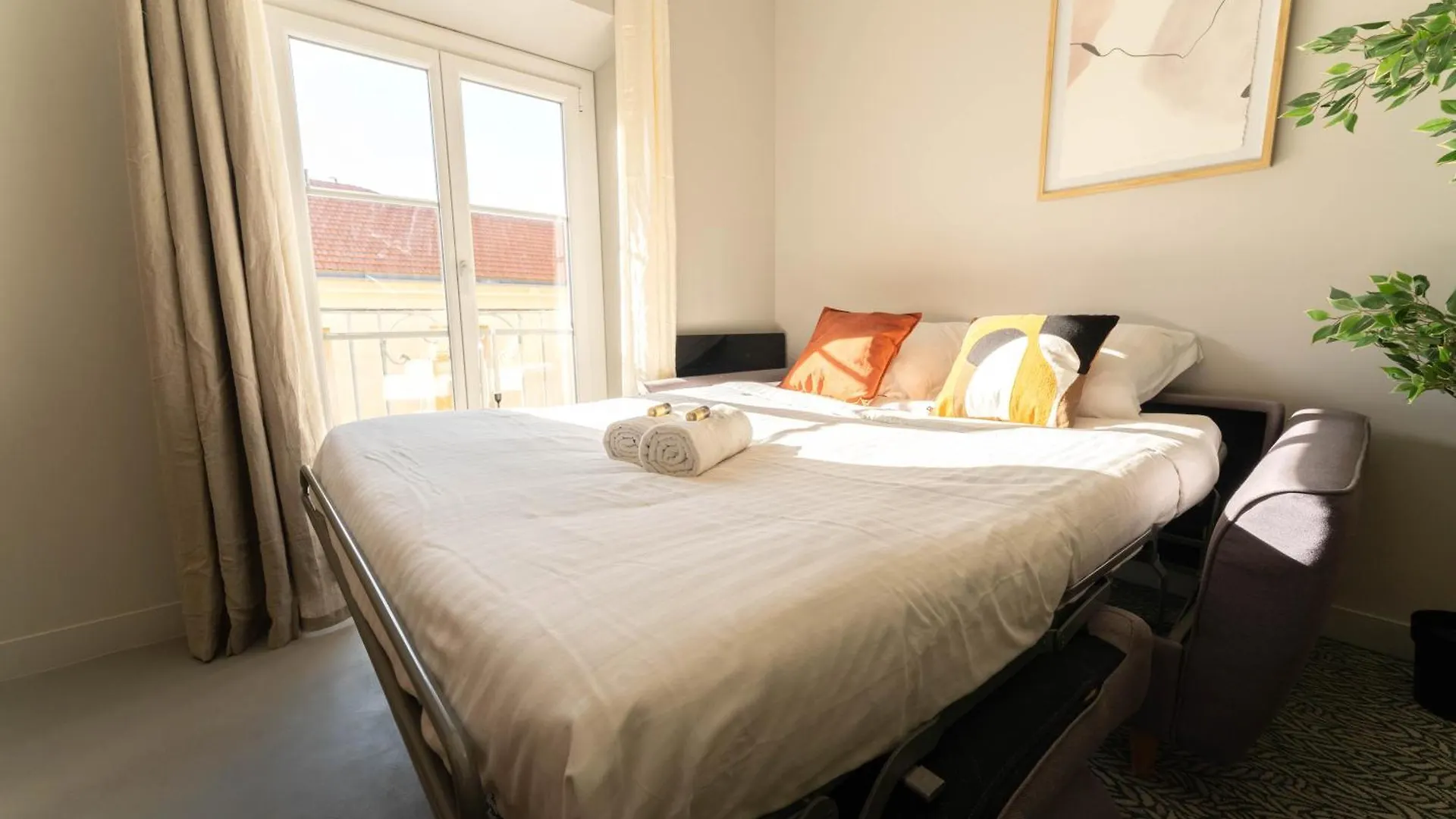 Old Town Diamond, Adorable Sunny Apartment With Ac Nice